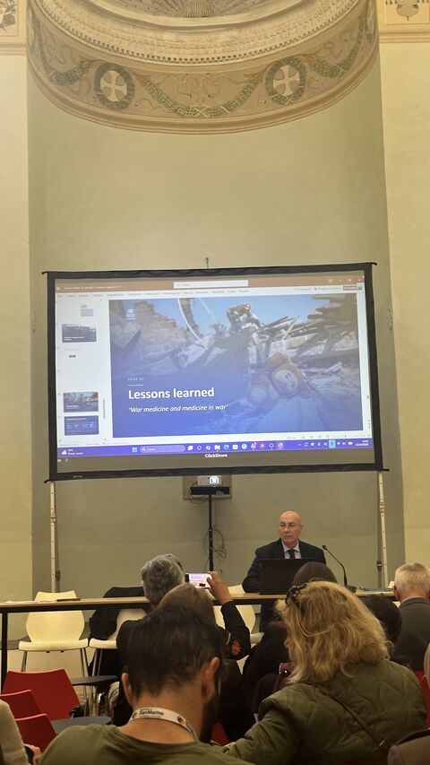 재난 대응 경험을 공유하는 국제 강연. / An international lecture sharing lessons from disaster response.