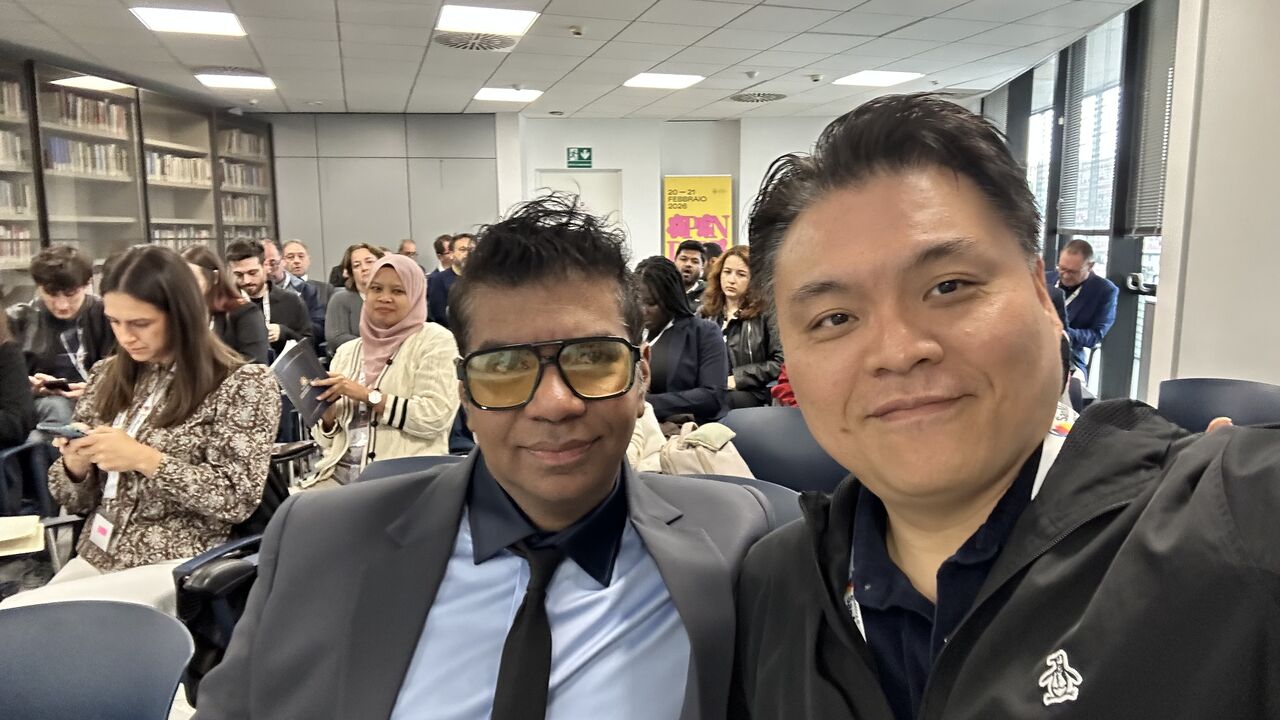 Rajeev Fernando 박사와 신희준 센터장의 현장 만남. / Rajeev Fernando and Heejun Shin reconnect at the Winter School.