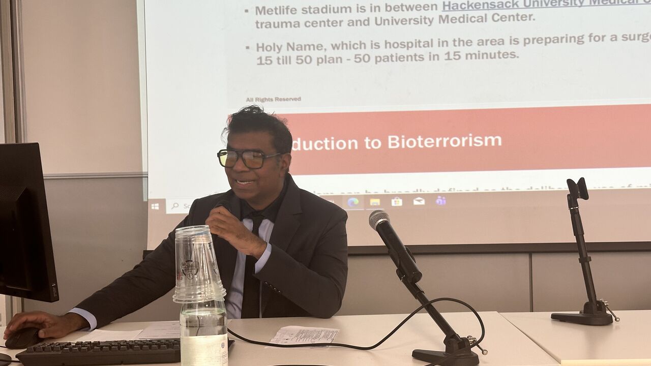 생물테러와 신종 생물학적 위협을 다룬 세션. / A session addressing bioterrorism and emerging biological threats.