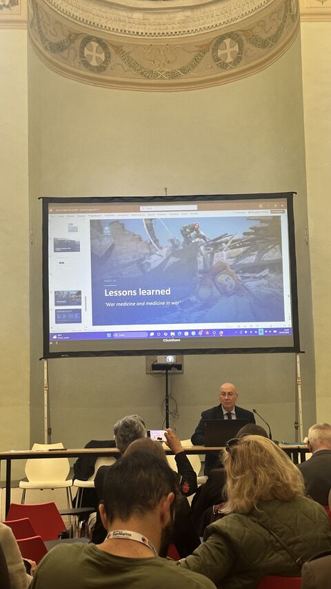 현장 경험을 중심으로 진행된 학술 세션. / An academic session centred on lessons from practice.